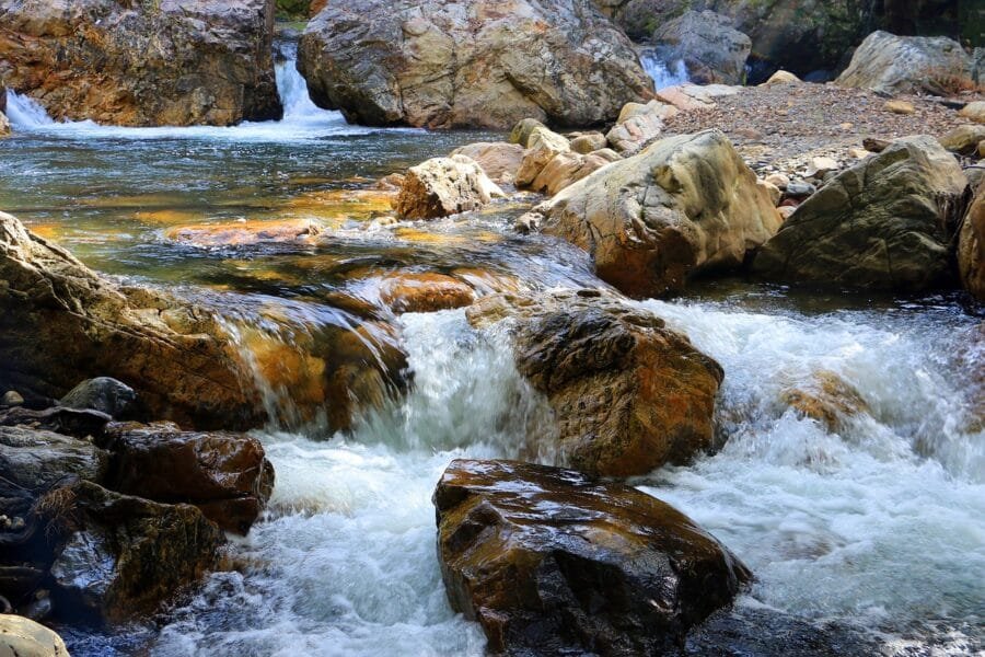 ¿Para qué sirve el agua alcalina?
